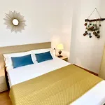 Bonito En El Centro De Apartamento